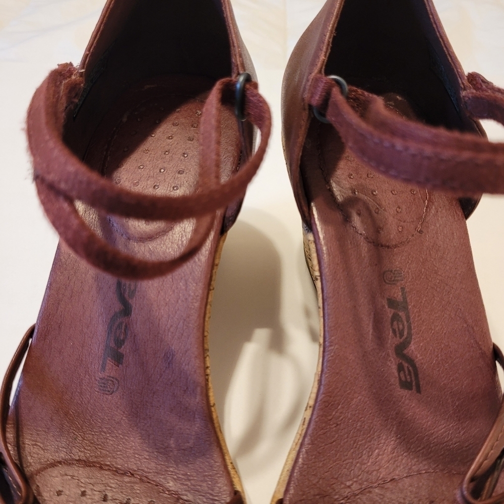 Teva brick red sandals size 9 - Picture 4 of 9